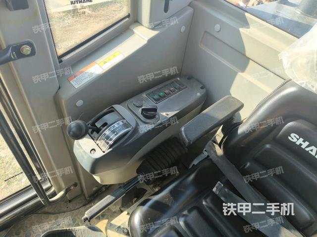 駕駛室正側(cè)（駕駛室/操作室）