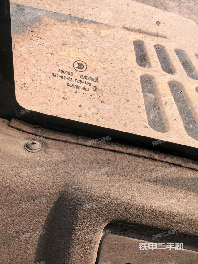 后窗玻璃角標(biāo)（駕駛室部分）