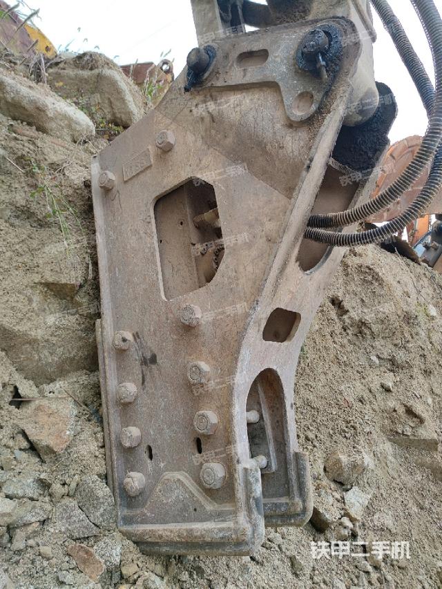 鏟斗右后整體（工作和回轉(zhuǎn)裝置）