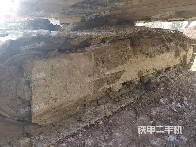 單側(cè)履帶整體(整機外觀) 單側(cè)履帶整體(整機外觀)