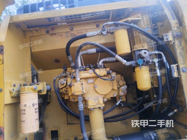 液壓泵艙室正面整體（整機(jī)外觀(guān)）