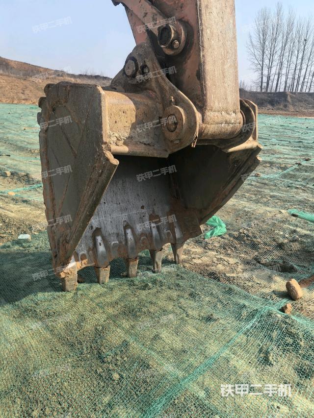 鏟斗右后整體(工作和回轉(zhuǎn)裝置) 鏟斗右后整體(工作和回轉(zhuǎn)裝置)