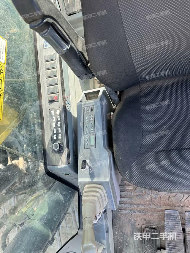 座椅右側控制臺/鑰匙門/油門/含右手柄(駕駛室部分) 座椅右側控制臺/鑰匙門/油門/含右手柄(駕駛室部分)