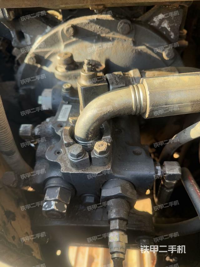 液壓泵艙室正面整體(整機(jī)外觀) 液壓泵艙室正面整體(整機(jī)外觀)