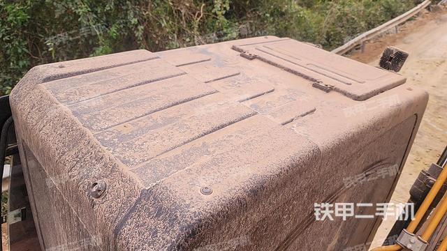 驾驶室顶部（整机外观）