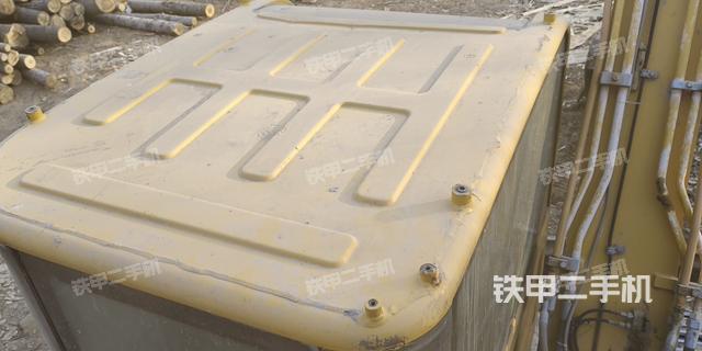 驾驶室顶部（整机外观）