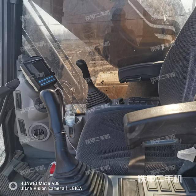 駕駛室整體(整機外觀) 駕駛室整體(整機外觀)