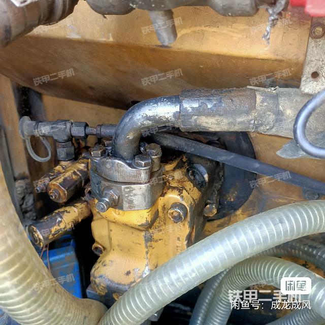 液压泵舱室正面整体（整机外观）