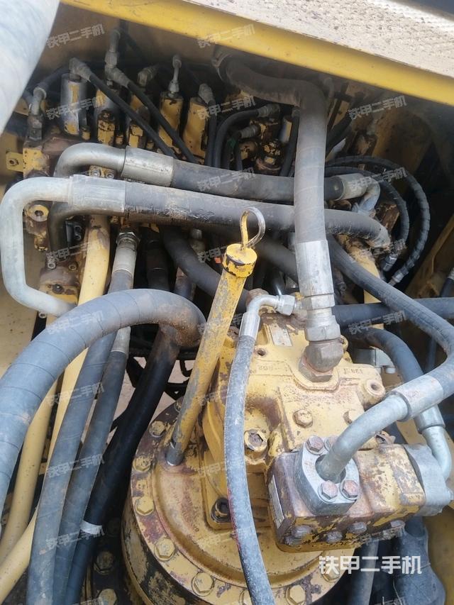 回轉(zhuǎn)馬達(dá)和主控閥（整機(jī)外觀(guān)）