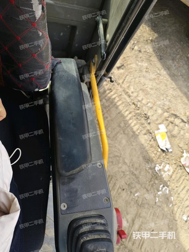 座椅左側(cè)控制臺(tái)/音響/含左手柄（駕駛室部分）