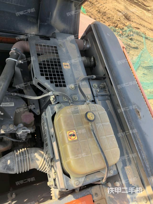 水箱+風(fēng)扇特寫(上車部件) 水箱+風(fēng)扇特寫(上車部件)