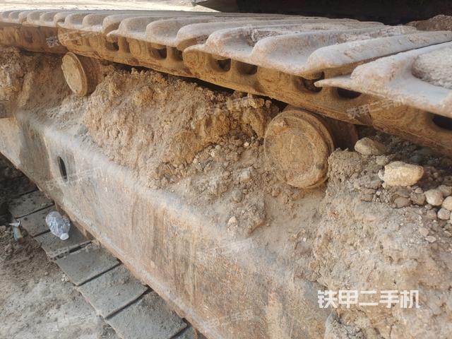 右側(cè)履帶整體(行走機構(gòu)) 右側(cè)履帶整體(行走機構(gòu))
