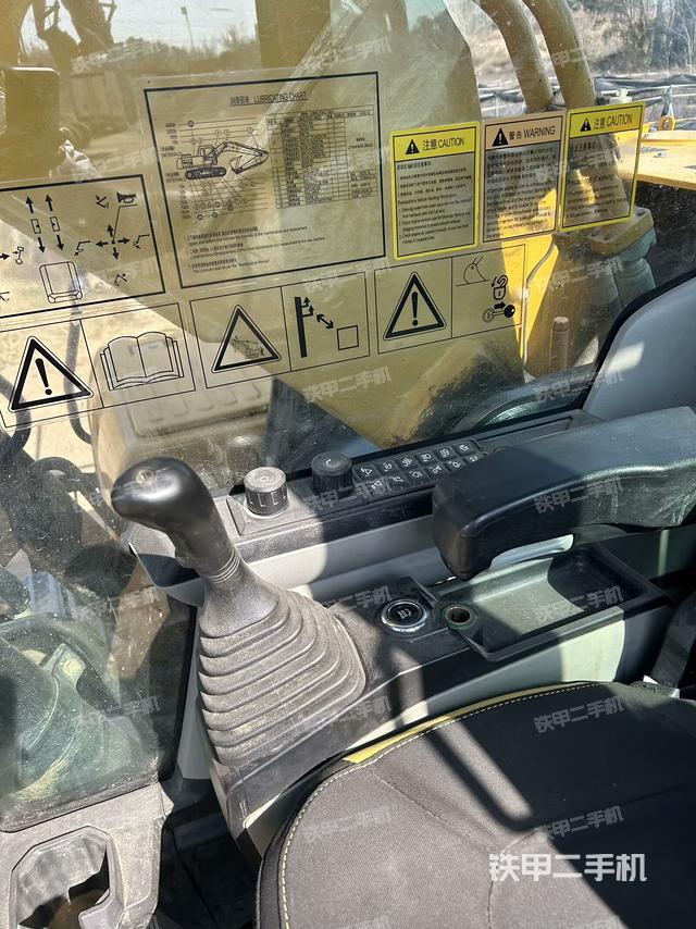 座椅右側(cè)控制臺/鑰匙門/油門/含右手柄（駕駛室部分）