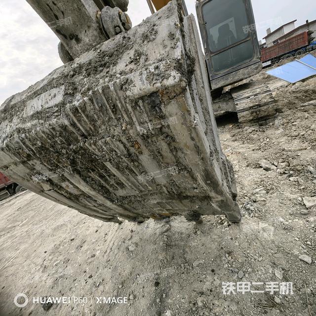 鏟斗右后整體(工作和回轉(zhuǎn)裝置) 鏟斗右后整體(工作和回轉(zhuǎn)裝置)