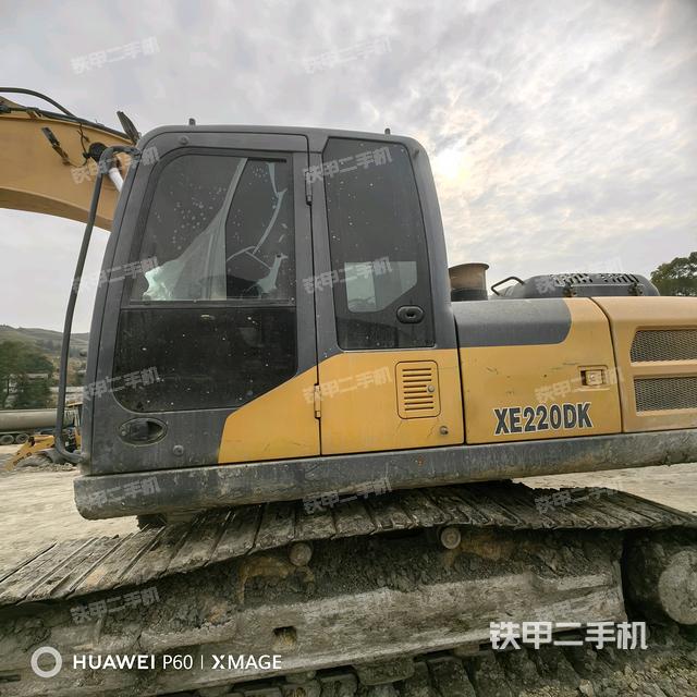 駕駛室正側(cè)(駕駛室部分) 駕駛室正側(cè)(駕駛室部分)