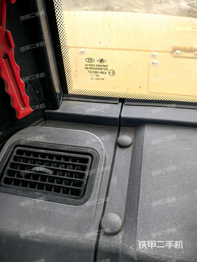 后窗玻璃角標(biāo)（駕駛室部分）