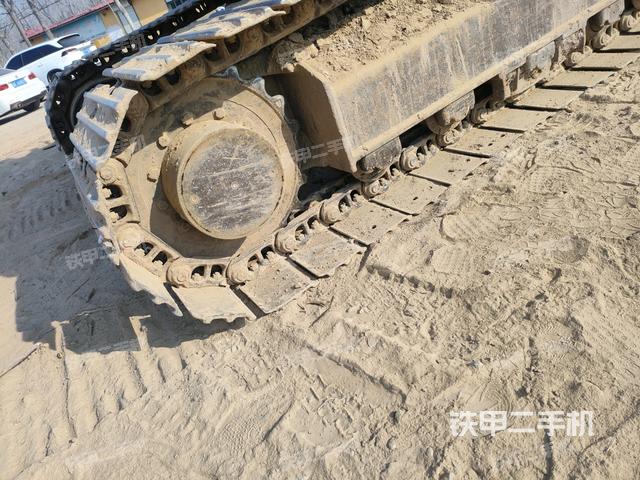 右驅(qū)動輪（行走機(jī)構(gòu)）