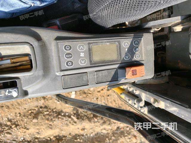 座椅右側控制臺/鑰匙門/油門/含右手柄(駕駛室部分) 座椅右側控制臺/鑰匙門/油門/含右手柄(駕駛室部分)