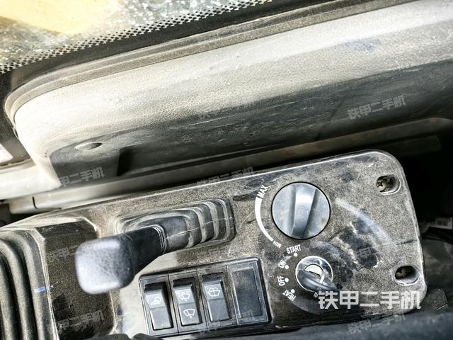 座椅右側(cè)控制臺(tái)/鑰匙門/油門/含右手柄（駕駛室部分）