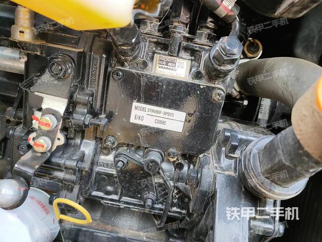 液壓泵艙室正面整體(整機外觀) 液壓泵艙室正面整體(整機外觀)