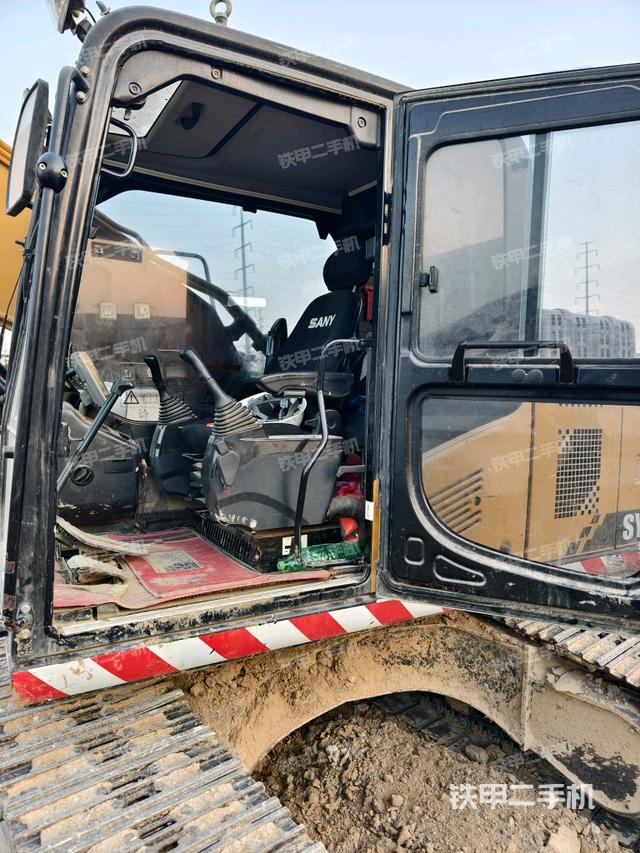 駕駛室左前45度（駕駛室部分）