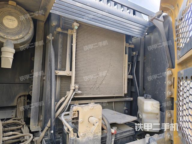 散熱器正面（大件艙室）