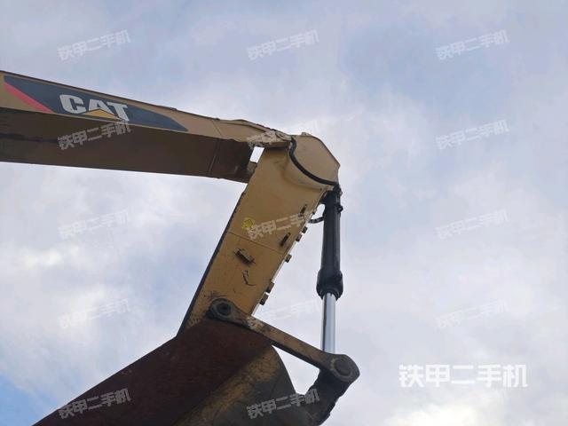 大臂整體?右側(cè)(工作和回轉(zhuǎn)裝置) 大臂整體?右側(cè)(工作和回轉(zhuǎn)裝置)