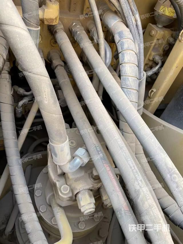 回轉(zhuǎn)馬達和主控閥（整機外觀）