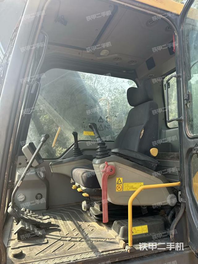 驾驶室整体（整机外观）