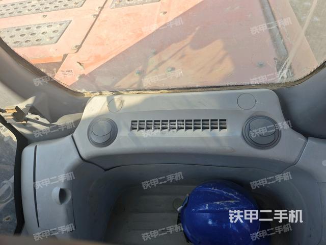 左后方玻璃角標(biāo)（駕駛室部分）