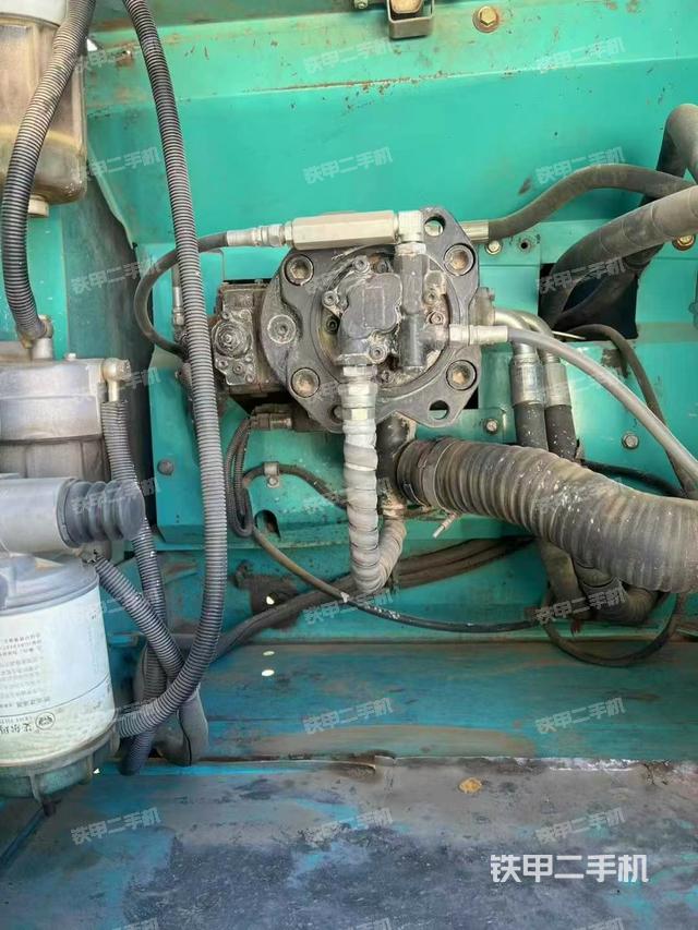 液壓泵艙室正面整體(整機(jī)外觀) 液壓泵艙室正面整體(整機(jī)外觀)