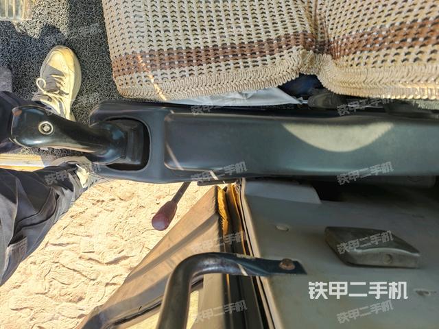 座椅左側(cè)控制臺/音響/含左手柄（駕駛室部分）