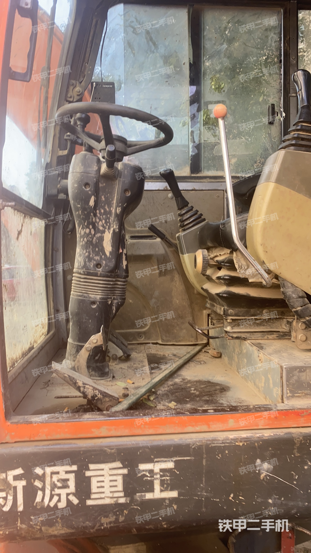 駕駛室整體（整機外觀）