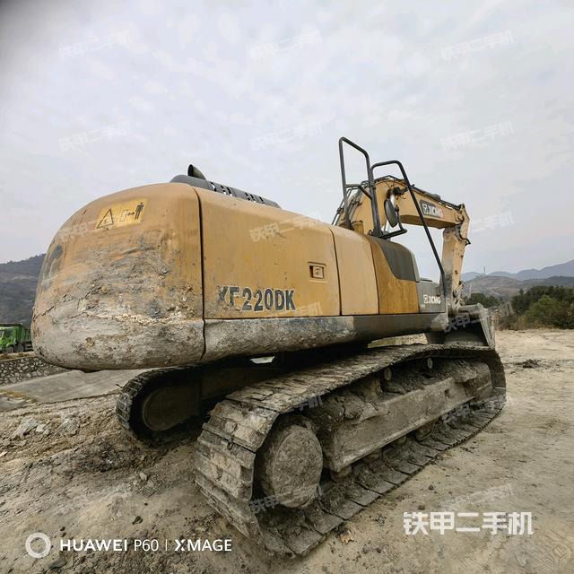徐工XE200DA挖掘机的设备实拍-第4张实拍照片