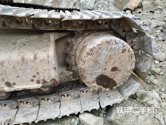 左驅(qū)動輪（行走機(jī)構(gòu)）