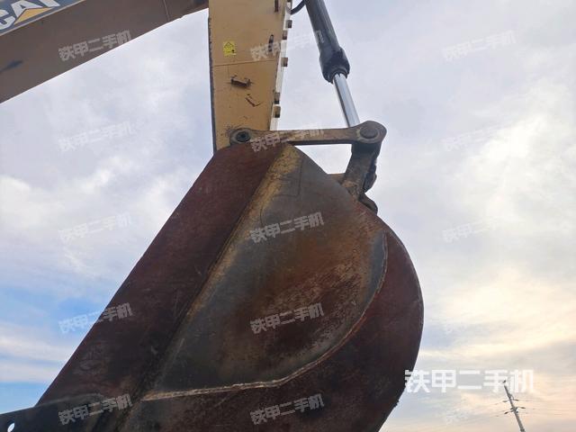 小臂整體左后(工作和回轉(zhuǎn)裝置) 小臂整體左后(工作和回轉(zhuǎn)裝置)