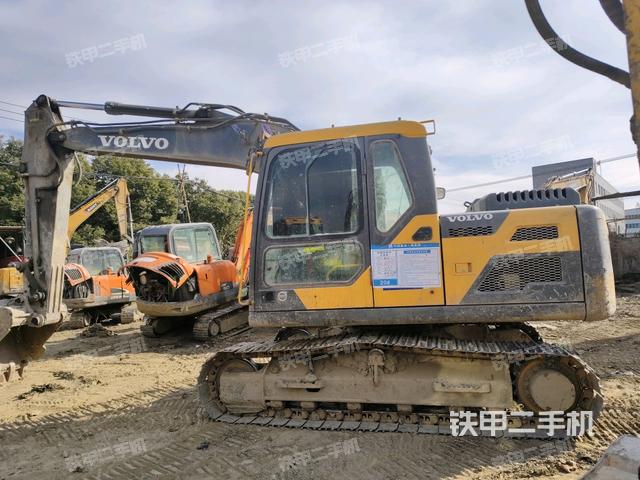 沃尔沃EC120DL挖掘机的设备实拍-第3张实拍照片