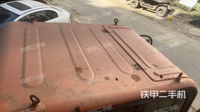 駕駛室頂部（整機外觀）