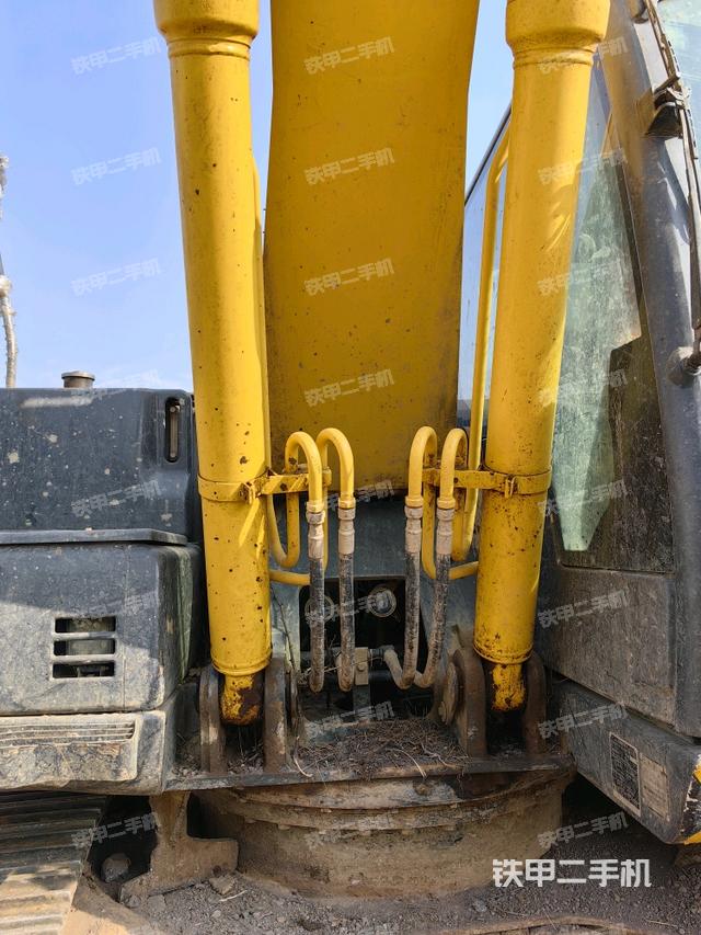 大臂油缸整體?豎拍(工作和回轉裝置) 大臂油缸整體?豎拍(工作和回轉裝置)