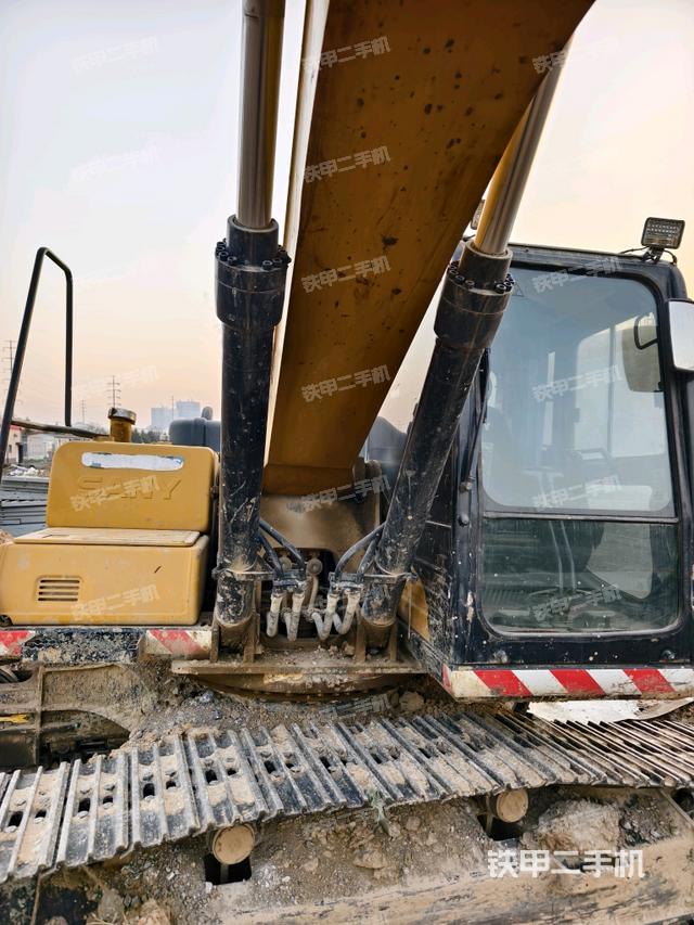 大臂油缸整體?豎拍（工作和回轉(zhuǎn)裝置）