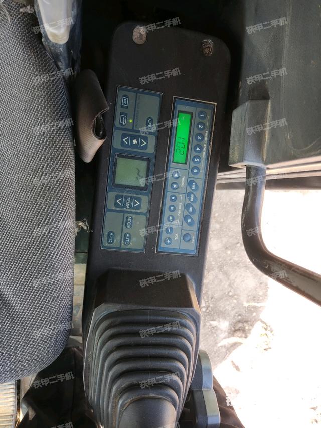 座椅左側(cè)控制臺/音響/含左手柄（駕駛室部分）