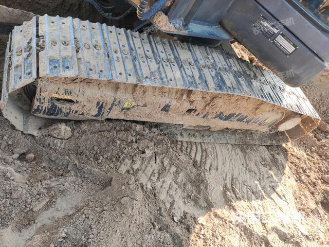 左側(cè)履帶整體?（行走機(jī)構(gòu)）