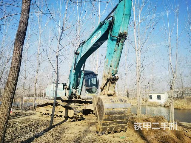 駕駛室整體（整機外觀）