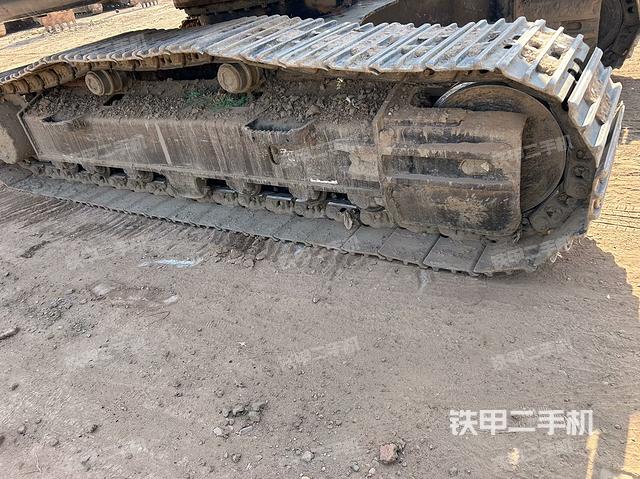 左驅(qū)動輪（行走機構(gòu)）