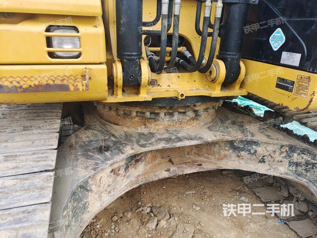 大臂根部?斜視(工作和回轉(zhuǎn)裝置) 大臂根部?斜視(工作和回轉(zhuǎn)裝置)