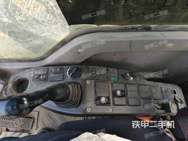 座椅右側(cè)控制臺(tái)/鑰匙門/油門/含右手柄（駕駛室部分）