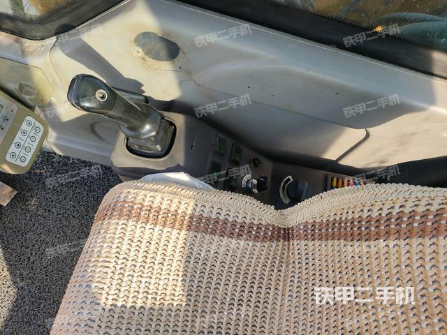 座椅右側(cè)控制臺/鑰匙門/油門/含右手柄（駕駛室部分）