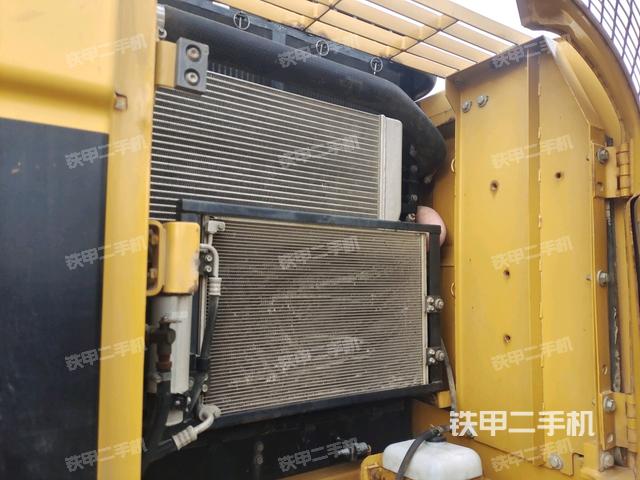 散熱器正面(大件艙室) 散熱器正面(大件艙室)