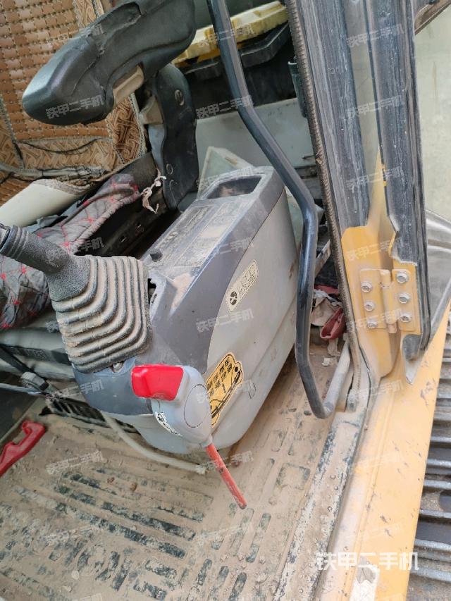 座椅左側(cè)控制臺/音響/含左手柄（駕駛室部分）