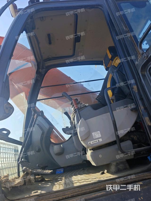 駕駛室左前45度（駕駛室部分）